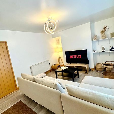 Contractor Haven- 3Bdr Crew House, Free Parking, Fast Wifi & Private Garden Apartman Nottingham Kültér fotó