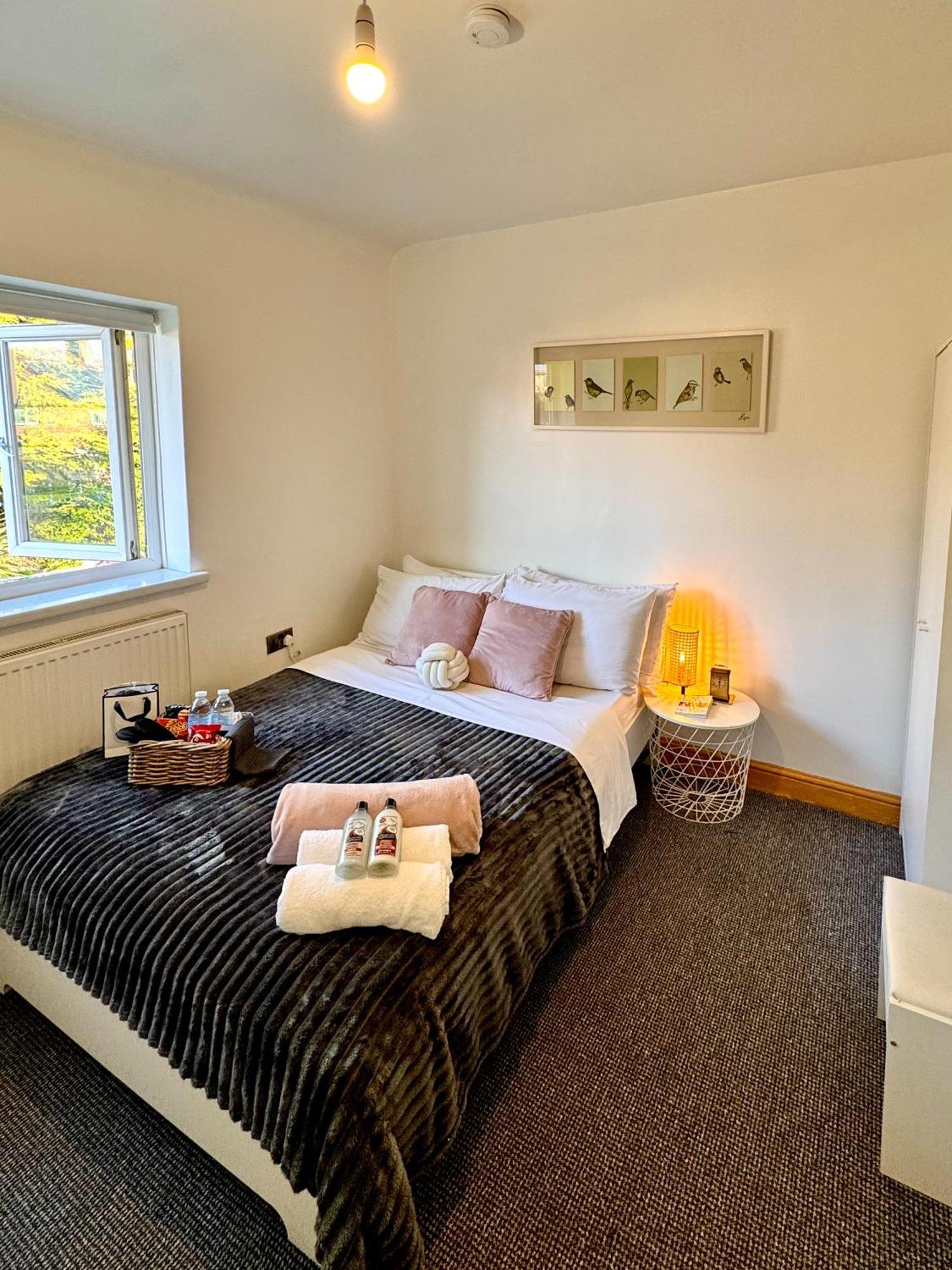 Contractor Haven- 3Bdr Crew House, Free Parking, Fast Wifi & Private Garden Apartman Nottingham Kültér fotó