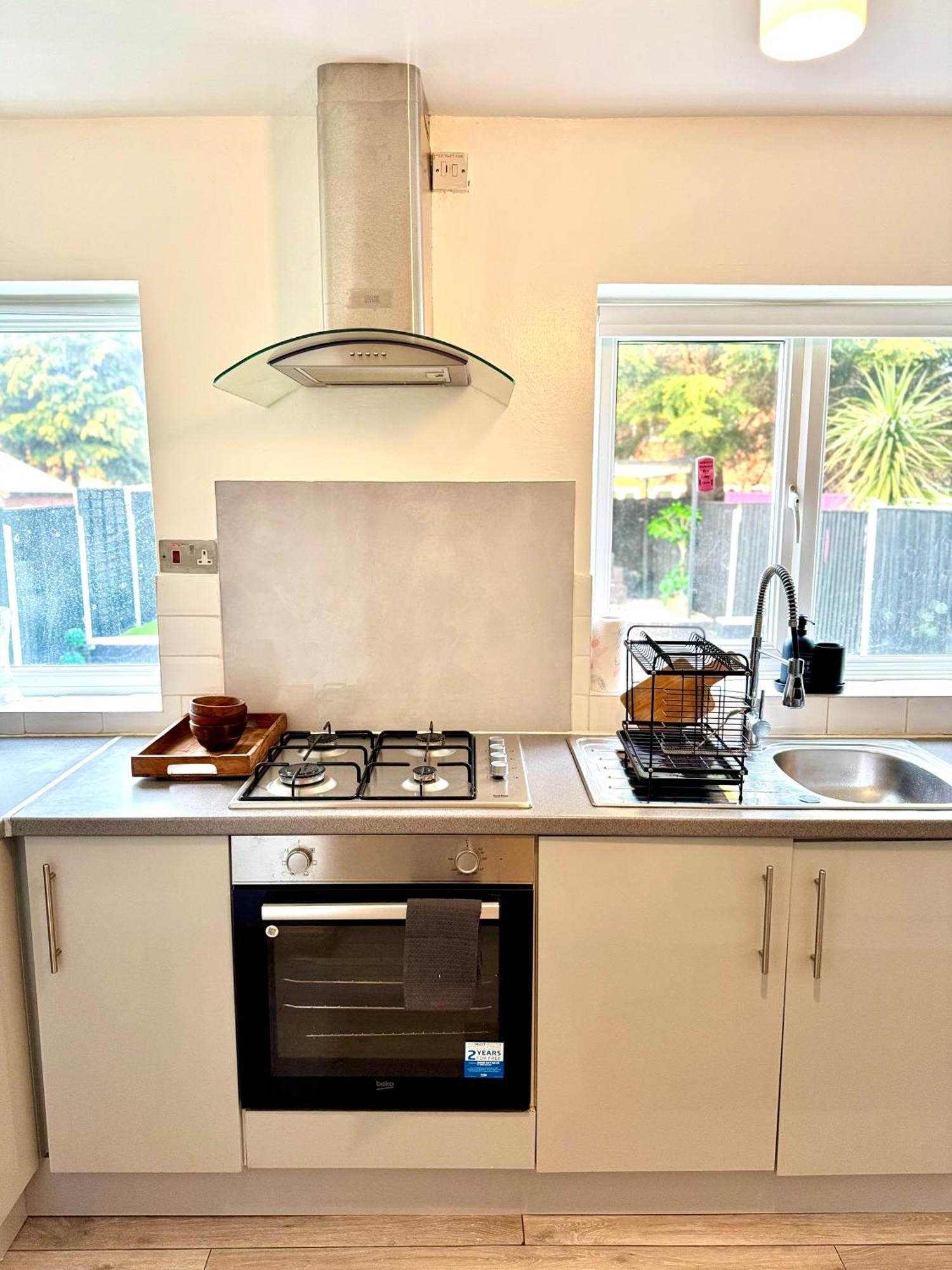 Contractor Haven- 3Bdr Crew House, Free Parking, Fast Wifi & Private Garden Apartman Nottingham Kültér fotó