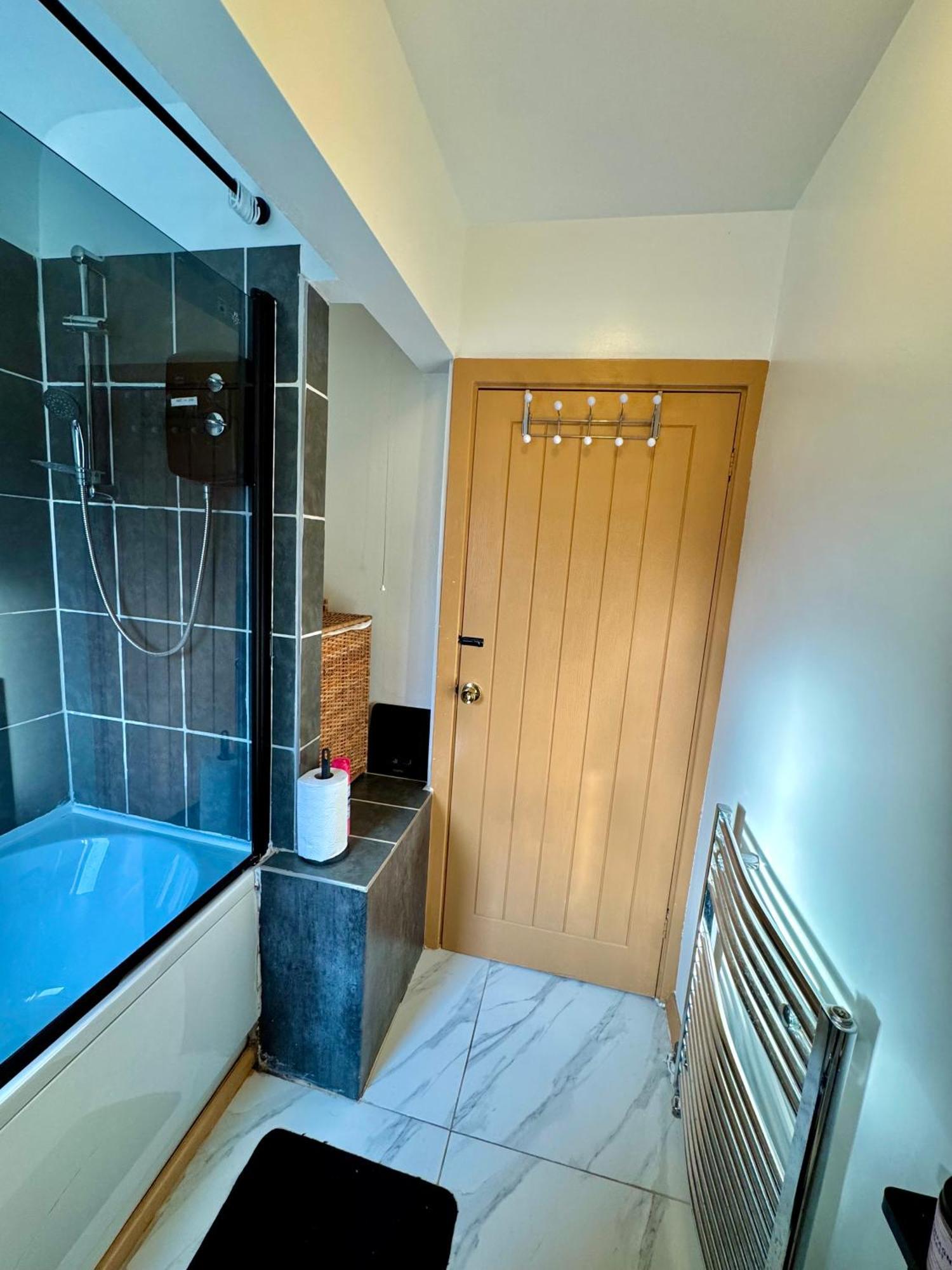 Contractor Haven- 3Bdr Crew House, Free Parking, Fast Wifi & Private Garden Apartman Nottingham Kültér fotó